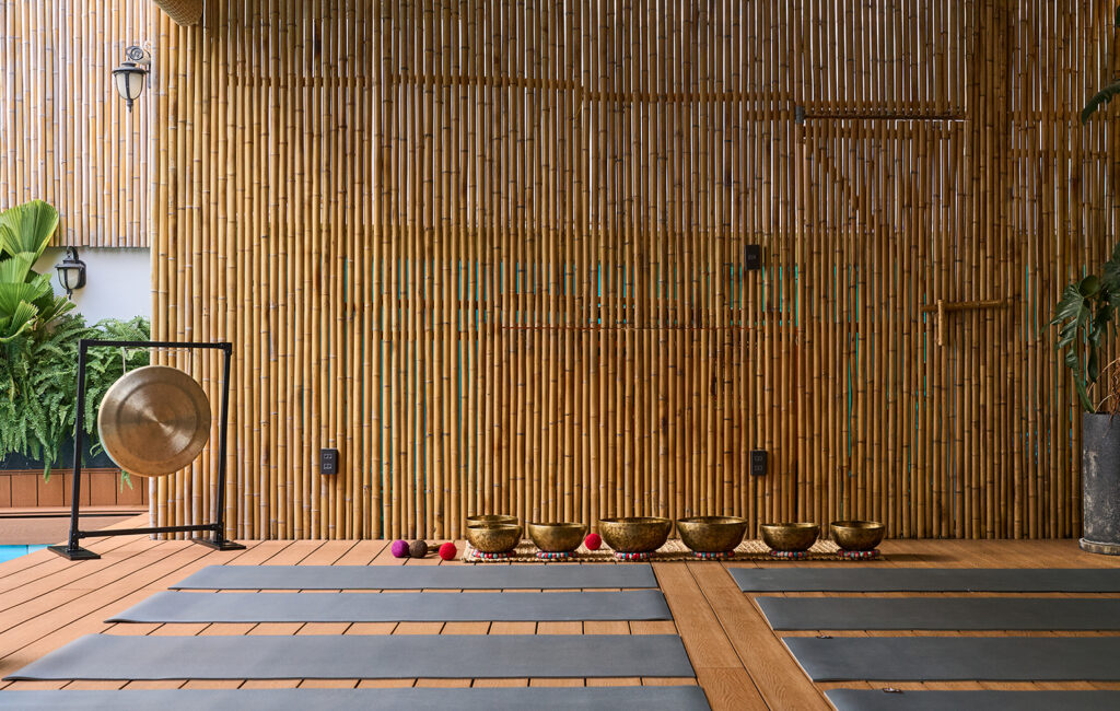 Balance-yoga-villa-ACB-Sunlife-yoga-va-chuong-xoay-doanh-nghiep