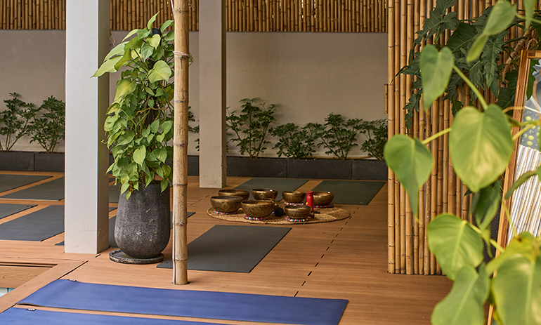 Balance-yoga-villa-ACB-Sunlife-yoga-va-chuong-xoay-doanh-nghiep