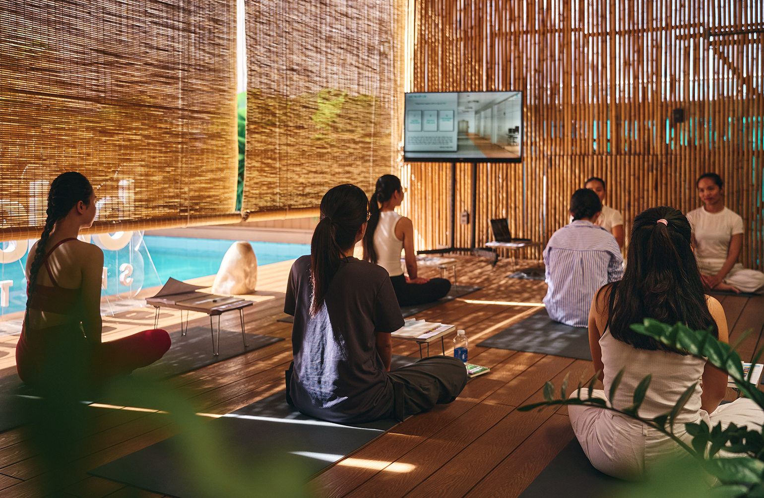 Balance-yoga-villa-le-tot-nghiep-khoa-huan-luyen-vien-yoga-talkshow-hoa-no-tren-mach-nguon