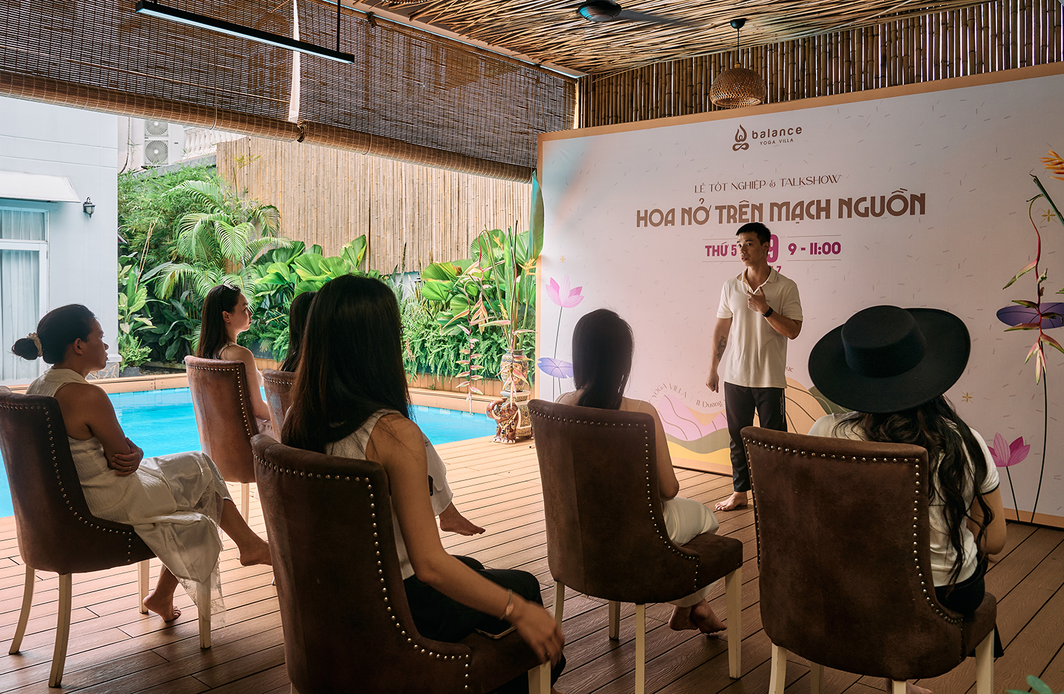 Balance-yoga-villa-le-tot-nghiep-khoa-huan-luyen-vien-yoga-talkshow-hoa-no-tren-mach-nguon