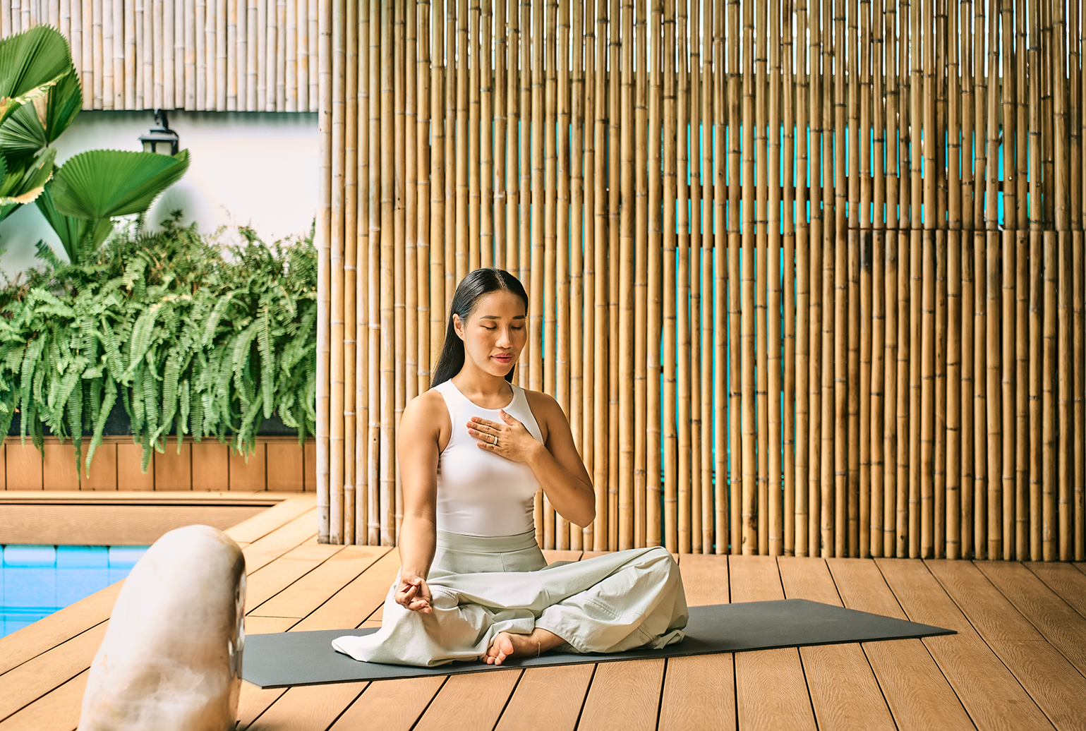 Balance-yoga-villa-an-trong-yoga-di-san-ngan-nam-duoc-cat-giu-trong-doi-ban-tay